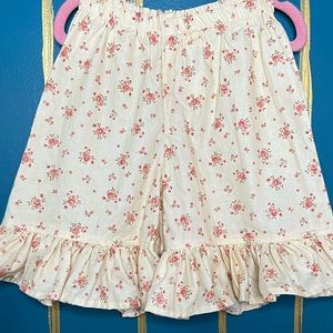 Persnickety Apple Blossom Collection Floral Mae Shorts. Size 5